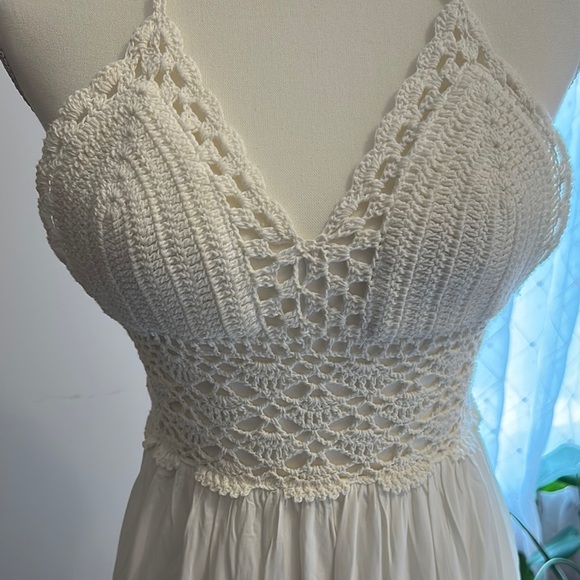 Elegant White Halter Maxi Dress - Picture 2 of 3